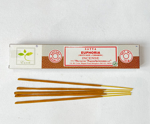 EUPHORIA WHITE SAGE & CINNAMON SATYA NAG CHAMPA INCENSE STICKS