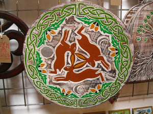 WOODEN CIRCLE OF HARES WALL PLAQUE/SIGN