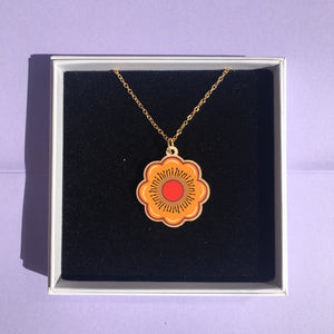 IVY & GINGER 70s Flower Necklace